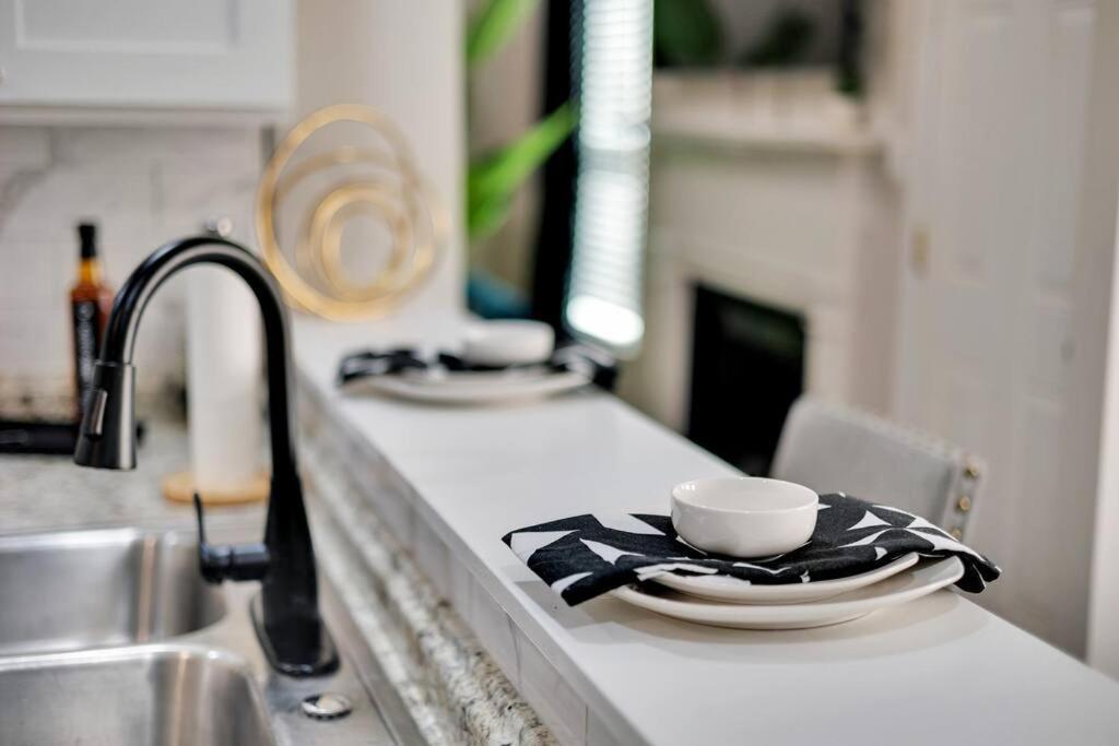 Plush Two Bedroom Retreat. A Home Away From Home! ริเวอร์เดล ภายนอก รูปภาพ