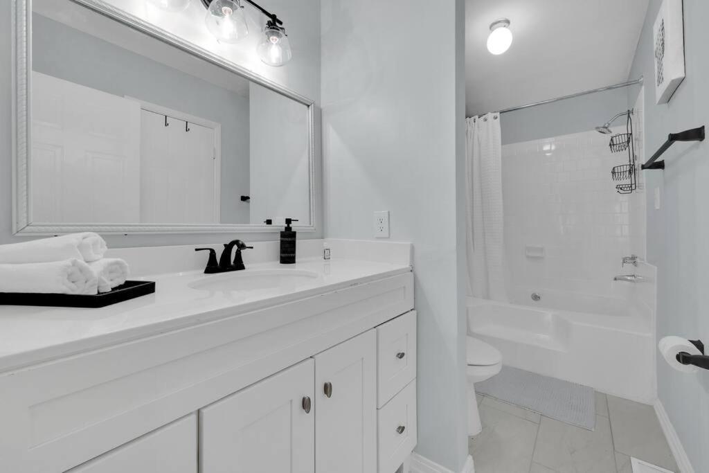 Plush Two Bedroom Retreat. A Home Away From Home! ริเวอร์เดล ภายนอก รูปภาพ